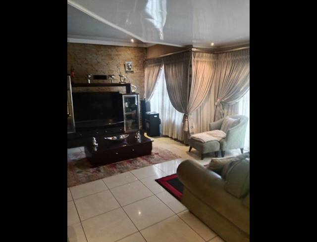 3 BEDROOM HOUSE FOR SALE IN SPRUITVIEW